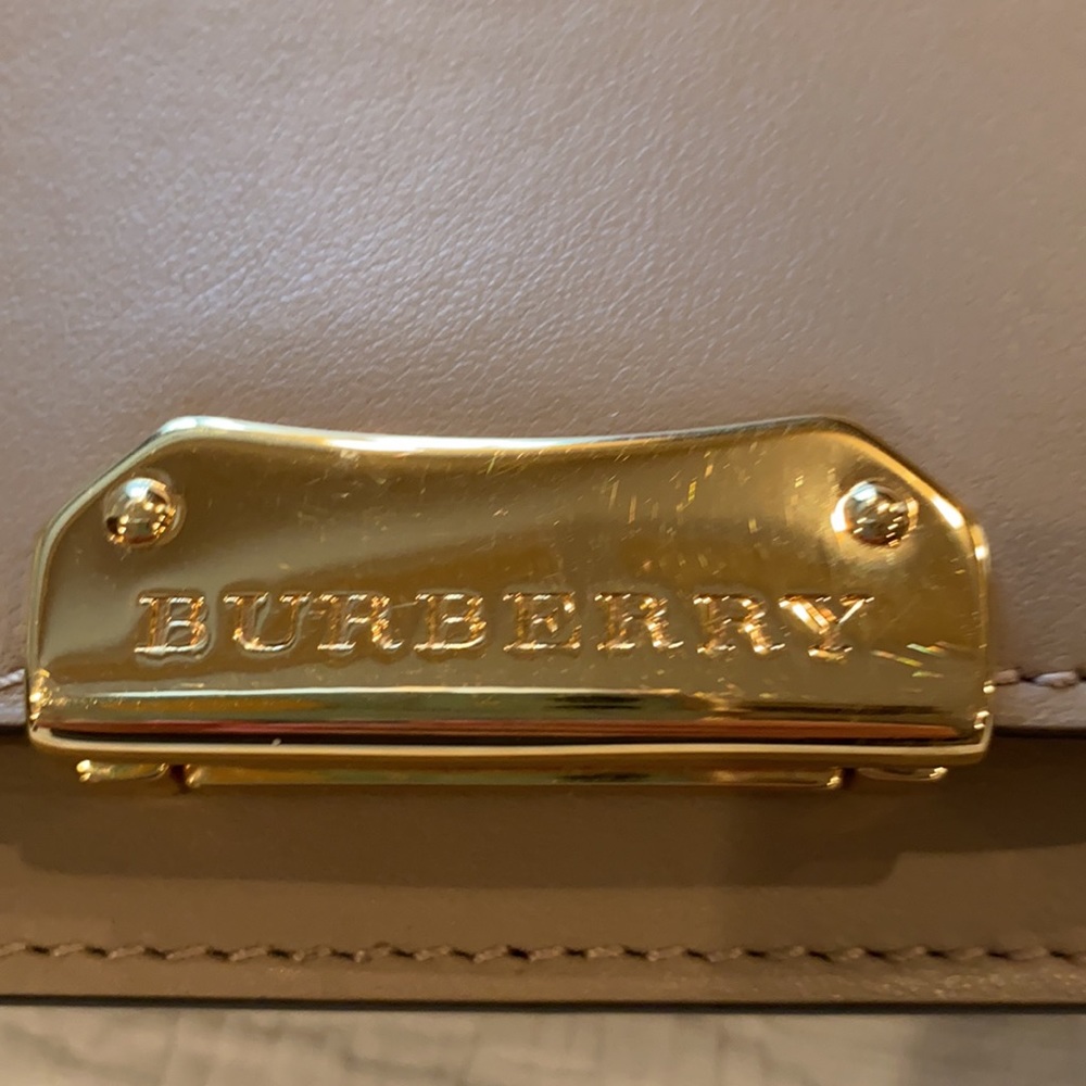 Authentic Burberry WOC in excellent condition. - Picture 2 of 7